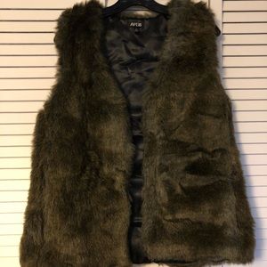 Faux fur vest!! Perfect for fall!